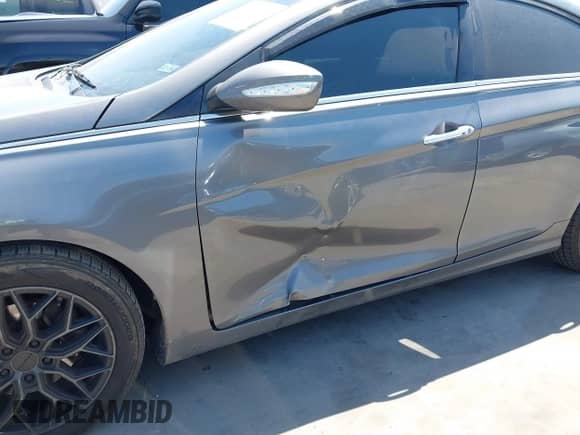 2011 Hyundai Sonata SE with VIN 5NPEC4AC8BH267647, listed as a IAAI auction lot 42877732 with 212,113 mi miles and . Bid and sale history available at DreamBid. Image 6.