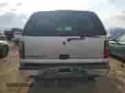 2006 Chevrolet Suburban LS z VIN 3GNGK26U66G100257, wystawiony jako Copart lot #53170755 z przebiegiem 171 733 mil mil oraz Czysty tytuł • Clean title. Historia ofert i sprzedaży dostępna na DreamBid. Obrazek 6.