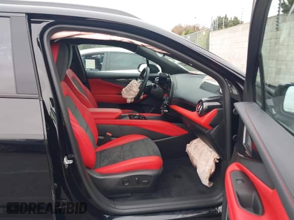 2024 Chevrolet Blazer EV eAWD RS с VIN 3GNKDCRJ0RS165957, выставлен на аукционе IAAI как лот 42141907 с пробегом Не указан миль и . История ставок и продаж доступна на DreamBid. Изображение 5.