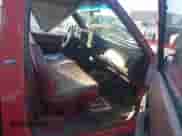 1989 GMC Sierra 1500 z VIN 1GTGC24J8KE531408, wystawiony jako IAAI lot #43540316 z przebiegiem 185 836 mil mil oraz . Historia ofert i sprzedaży dostępna na DreamBid. Obrazek 5.