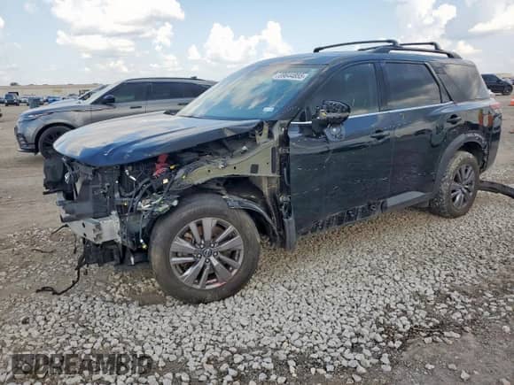 2023 Nissan Pathfinder SV z VIN 5N1DR3BA7PC276291, wystawiony jako Copart lot #69644855 z przebiegiem 47 922 mil mil oraz Szkoda całkowita • Salvage title. Historia ofert i sprzedaży dostępna na DreamBid. Obrazek 1.