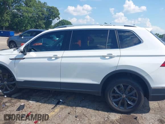 2022 Volkswagen Tiguan SE with VIN 3VV3B7AX2NM042400, listed as a IAAI auction lot 42578547 with 62,979 mi miles and . Bid and sale history available at DreamBid. Image 14.