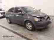 2012 Chevrolet Sonic LT z VIN 1G1JD5SH9C4168041, wystawiony jako IAAI lot #43448554 z przebiegiem 103 876 mil mil oraz . Historia ofert i sprzedaży dostępna na DreamBid. Obrazek 1.