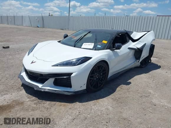 2023 Chevrolet Corvette 3LZ с VIN 1G1YF3D37P5603363, выставлен на аукционе IAAI как лот 42176876 с пробегом Не указан миль и . История ставок и продаж доступна на DreamBid. Изображение 2.