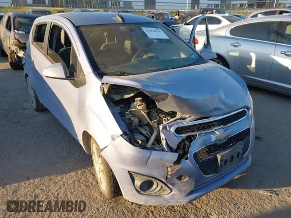 2015 Chevrolet Spark LT z VIN KL8CD6S93FC715984, wystawiony jako IAAI lot #43454315 z przebiegiem 111 126 mil mil oraz . Historia ofert i sprzedaży dostępna na DreamBid. Obrazek 6.