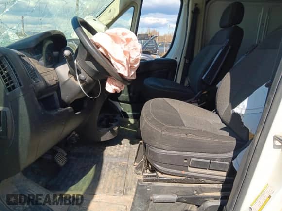 2019 Ram ProMaster Cargo z VIN 3C6TRVAG4KE528914, wystawiony jako Copart lot #56186635 z przebiegiem Nie podano mil oraz Szkoda całkowita • Salvage title. Historia ofert i sprzedaży dostępna na DreamBid. Obrazek 7.