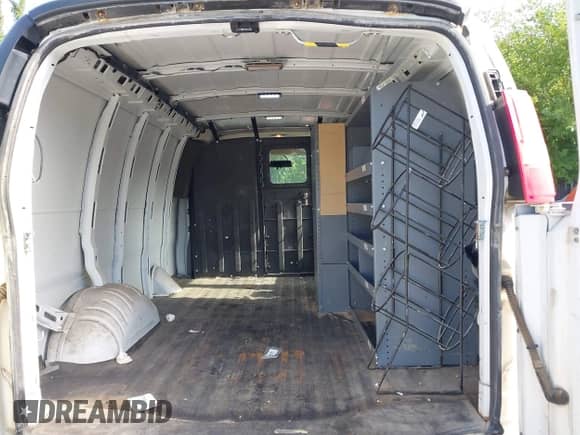 2013 Chevrolet Express Cargo z VIN 1GCSGAFX7D1157152, wystawiony jako IAAI lot #42768297 z przebiegiem 357 276 mil mil oraz . Historia ofert i sprzedaży dostępna na DreamBid. Obrazek 8.