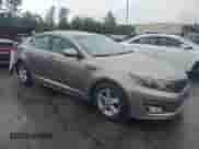 2015 Kia Optima LX z VIN 5XXGM4A70FG511768, wystawiony jako Copart lot #64061395 z przebiegiem 99 365 mil mil oraz Szkoda całkowita • Salvage title. Historia ofert i sprzedaży dostępna na DreamBid. Obrazek 4.