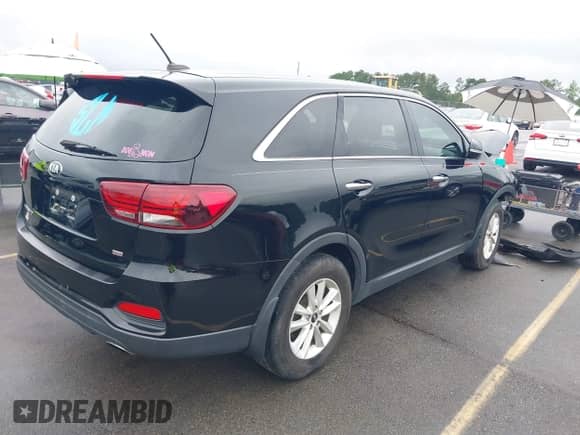 2019 Kia Sorento LX с VIN 5XYPG4A32KG509112, выставлен на аукционе IAAI как лот 43051500 с пробегом 120 399 миль миль и . История ставок и продаж доступна на DreamBid. Изображение 4.