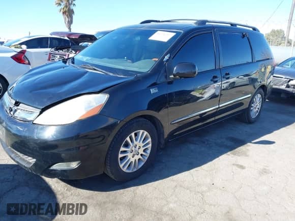 2009 Toyota Sienna XLE z VIN 5TDZK22C69S273555, wystawiony jako IAAI lot #41276221 z przebiegiem 129 160 mil mil oraz . Historia ofert i sprzedaży dostępna na DreamBid. Obrazek 2.