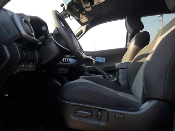 2022 Toyota Tacoma SR5 z VIN 3TYDZ5BNXNT015367, wystawiony jako Copart lot #68380495 z przebiegiem 46 301 mil mil oraz Szkoda całkowita • Salvage title. Historia ofert i sprzedaży dostępna na DreamBid. Obrazek 7.
