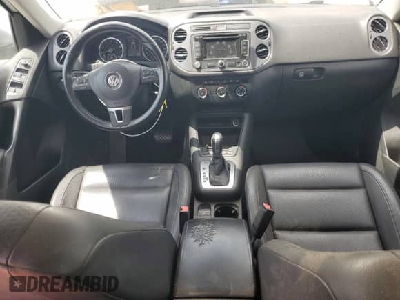 2013 Volkswagen Tiguan SE z VIN WVGAV3AX3DW612758, wystawiony jako Copart lot #53255775 z przebiegiem 121 681 mil mil oraz Czysty tytuł • Clean title. Historia ofert i sprzedaży dostępna na DreamBid. Obrazek 8.