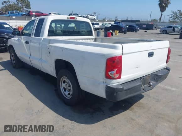 2005 Dodge Dakota ST with VIN 1D7HE22K85S256256, listed as a IAAI auction lot 43000785 with 387,492 mi miles and . Bid and sale history available at DreamBid. Image 3.