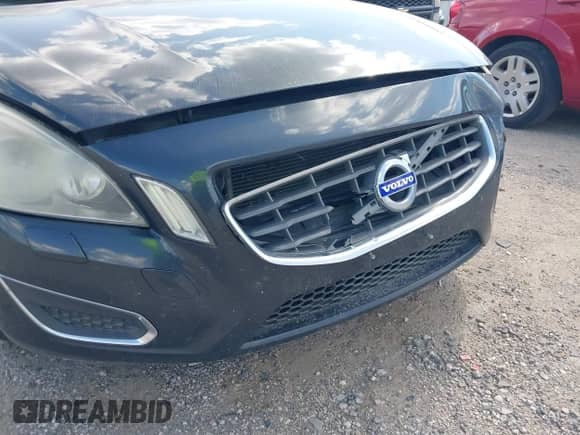 2013 Volvo S60 T5 Premier z VIN YV1612FS6D2185459, wystawiony jako IAAI lot #42867641 z przebiegiem 167 059 mil mil oraz . Historia ofert i sprzedaży dostępna na DreamBid. Obrazek 12.