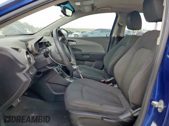 2014 Chevrolet Sonic LT с VIN 1G1JC5SH2E4197046, выставлен на аукционе Copart как лот 82252985 с пробегом 142 243 миль миль и Чистый • Clean title. История ставок и продаж доступна на DreamBid. Изображение 7.