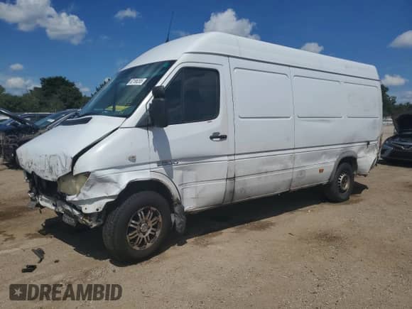 2005 Dodge Sprinter with VIN WD0PD644455841663, listed as a Copart auction lot 62186265 with 247,346 mi miles and Salvage title. Bid and sale history available at DreamBid. Image 1.