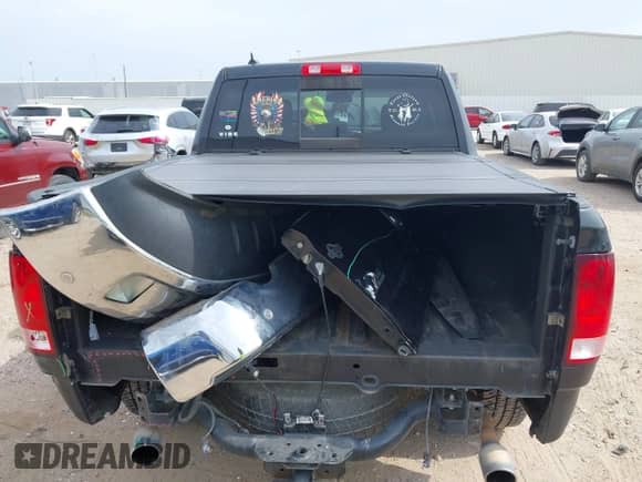 2017 Ram 1500 Big Horn z VIN 1C6RR6LT6HS524623, wystawiony jako IAAI lot #42869269 z przebiegiem 188 650 mil mil oraz . Historia ofert i sprzedaży dostępna na DreamBid. Obrazek 16.