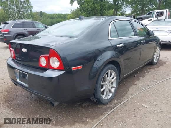 2012 Chevrolet Malibu LTZ z VIN 1G1ZG5E7XCF212629, wystawiony jako IAAI lot #43031213 z przebiegiem 194 958 mil mil oraz . Historia ofert i sprzedaży dostępna na DreamBid. Obrazek 4.