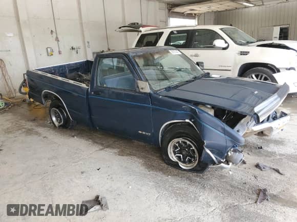1992 Chevrolet S-10 with VIN 1GCCS14AXN8101085, listed as a Copart auction lot 66151445 with 146,026 mi miles and Salvage title. Bid and sale history available at DreamBid. Image 4.