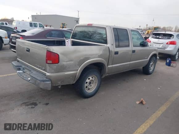 2001 Chevrolet S-10 LS with VIN 1GCDT13W81K222001, listed as a IAAI auction lot 41255006 with 187,012 mi miles and . Bid and sale history available at DreamBid. Image 4.