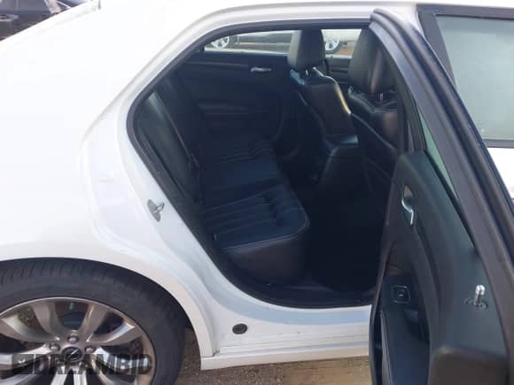 2014 Chrysler 300 S z VIN 2C3CCABG3EH309585, wystawiony jako IAAI lot #43552490 z przebiegiem 265 115 mil mil oraz . Historia ofert i sprzedaży dostępna na DreamBid. Obrazek 8.