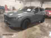 2022 Mazda CX-5 S Carbon Edition z VIN JM3KFBCM3N0527885, wystawiony jako IAAI lot #41226356 z przebiegiem 25 691 mil mil oraz . Historia ofert i sprzedaży dostępna na DreamBid. Obrazek 2.