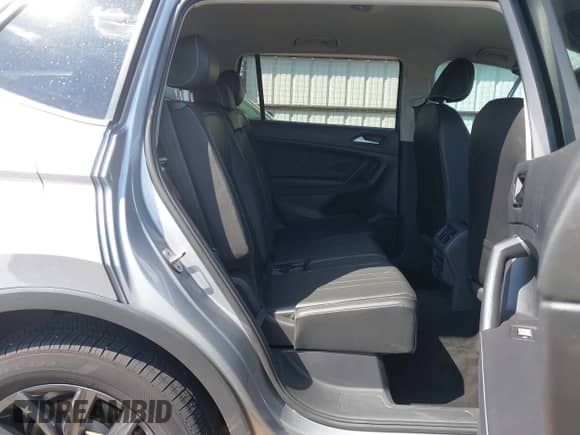 2023 Volkswagen Tiguan SE z VIN 3VV3B7AX0PM006918, wystawiony jako IAAI lot #43334061 z przebiegiem 56 645 mil mil oraz . Historia ofert i sprzedaży dostępna na DreamBid. Obrazek 8.