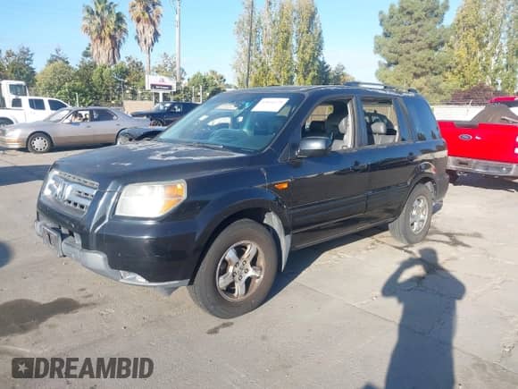 2006 Honda Pilot EX-L z VIN 5FNYF285X6B001714, wystawiony jako IAAI lot #43431275 z przebiegiem 196 451 mil mil oraz . Historia ofert i sprzedaży dostępna na DreamBid. Obrazek 2.