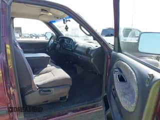 2001 Dodge 1500 z VIN 3B7HF13Z71G160844, wystawiony jako IAAI lot #43239158 z przebiegiem 151 114 mil mil oraz . Historia ofert i sprzedaży dostępna na DreamBid. Obrazek 5.