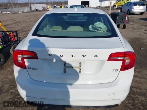 2015 Volvo S60 T5 Drive-E Premier with VIN YV140MFB1F2305578, listed as a IAAI auction lot 41417997 with 114,546 mi miles and . Bid and sale history available at DreamBid. Image 15.