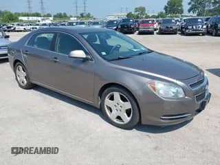 2010 Chevrolet Malibu 2LT z VIN 1G1ZD5E71AF311748, wystawiony jako IAAI lot #42810606 z przebiegiem 90 069 mil mil oraz . Historia ofert i sprzedaży dostępna na DreamBid. Obrazek 1.