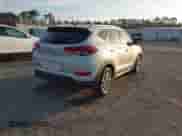 2017 Hyundai Tucson SE z VIN KM8J33A42HU278218, wystawiony jako IAAI lot #43516506 z przebiegiem 162 909 mil mil oraz . Historia ofert i sprzedaży dostępna na DreamBid. Obrazek 4.