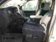 2005 Dodge 2500 SLT z VIN 1D7KS28D85J561964, wystawiony jako Copart lot #57527555 z przebiegiem 156 440 mil mil oraz Szkoda całkowita • Salvage title. Historia ofert i sprzedaży dostępna na DreamBid. Obrazek 7.