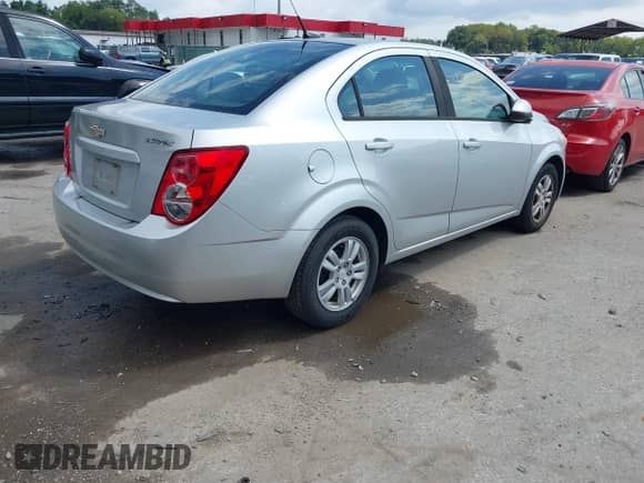 2012 Chevrolet Sonic LS с VIN 1G1JB5SH2C4130804, выставлен на аукционе IAAI как лот 43210205 с пробегом 102 221 миль миль и . История ставок и продаж доступна на DreamBid. Изображение 4.