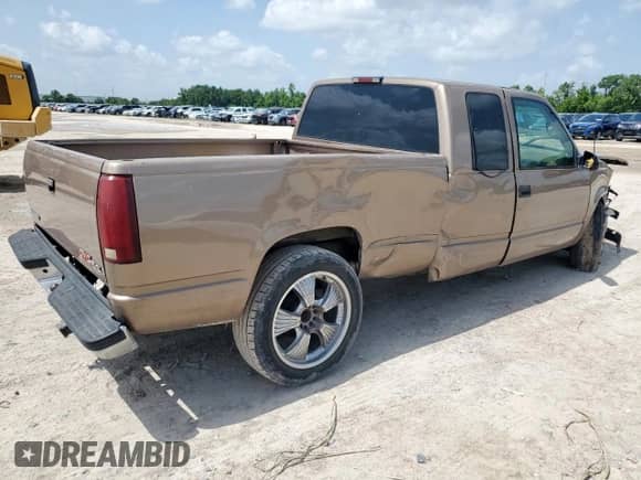 1996 GMC Sierra 1500 z VIN 2GTEC19R1T1500147, wystawiony jako Copart lot #64436525 z przebiegiem 299 839 mil mil oraz Szkoda całkowita • Salvage title. Historia ofert i sprzedaży dostępna na DreamBid. Obrazek 3.