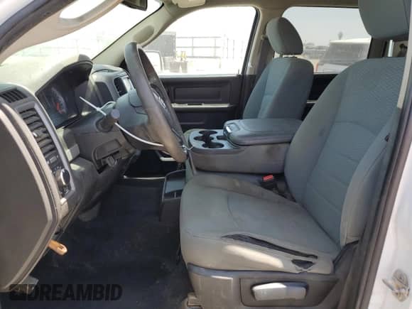 2019 Ram 1500 Tradesman z VIN 1C6RR7SM3KS699578, wystawiony jako Copart lot #62077645 z przebiegiem 151 971 mil mil oraz Szkoda całkowita • Salvage title. Historia ofert i sprzedaży dostępna na DreamBid. Obrazek 7.