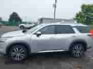 2024 Nissan Pathfinder Platinum с VIN 5N1DR3DJXRC298866, выставлен на аукционе IAAI как лот 42607262 с пробегом 4 683 миль миль и . История ставок и продаж доступна на DreamBid. Изображение 15.