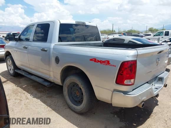 2010 Dodge 1500 SLT z VIN 1D7RV1CP4AS183860, wystawiony jako IAAI lot #42709767 z przebiegiem 228 765 mil mil oraz . Historia ofert i sprzedaży dostępna na DreamBid. Obrazek 3.