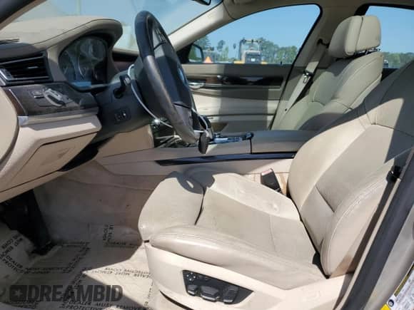 2009 BMW 7 Series 750i z VIN WBAKA835X9CY35026, wystawiony jako Copart lot #54975065 z przebiegiem 106 829 mil mil oraz Czysty tytuł • Clean title. Historia ofert i sprzedaży dostępna na DreamBid. Obrazek 7.