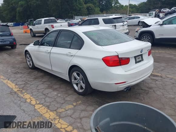 2012 BMW 3 Series 328i с VIN WBA3A5C52CF341655, выставлен на аукционе IAAI как лот 43333904 с пробегом 176 000 миль миль и . История ставок и продаж доступна на DreamBid. Изображение 3.
