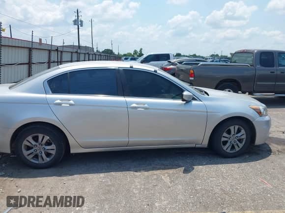 2012 Honda Accord LX Premium с VIN 1HGCP2F48CA075351, выставлен на аукционе IAAI как лот 42952702 с пробегом 142 967 миль миль и . История ставок и продаж доступна на DreamBid. Изображение 12.