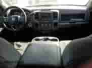 2013 Ram 1500 Express z VIN 1C6RR6FT8DS704644, wystawiony jako Copart lot #70924175 z przebiegiem 92 178 mil mil oraz Czysty tytuł • Clean title. Historia ofert i sprzedaży dostępna na DreamBid. Obrazek 8.