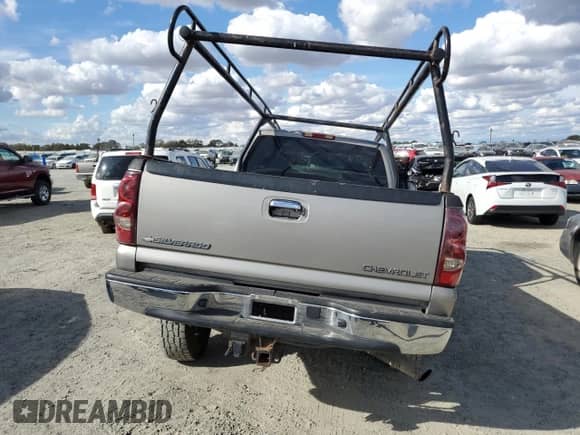 2003 Chevrolet Silverado 2500HD LT z VIN 1GCHK29153E171662, wystawiony jako Copart lot #80114585 z przebiegiem Nie podano mil oraz Szkoda całkowita • Salvage title. Historia ofert i sprzedaży dostępna na DreamBid. Obrazek 6.