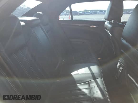 2015 Chrysler 300 S с VIN 2C3CCAGG8FH810806, выставлен на аукционе Copart как лот 69617425 с пробегом 239 985 миль миль и Списание • Salvage title. История ставок и продаж доступна на DreamBid. Изображение 10.