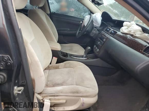 2015 Chevrolet Impala LS z VIN 2G1WA5E32F1114465, wystawiony jako Copart lot #85204525 z przebiegiem Nie podano mil oraz Szkoda całkowita • Salvage title. Historia ofert i sprzedaży dostępna na DreamBid. Obrazek 7.