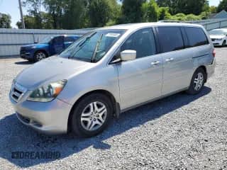 2007 Honda Odyssey EX-L z VIN 5FNRL38647B037010, wystawiony jako Copart lot #71994985 z przebiegiem 200 087 mil mil oraz Szkoda całkowita • Salvage title. Historia ofert i sprzedaży dostępna na DreamBid. Obrazek 1.