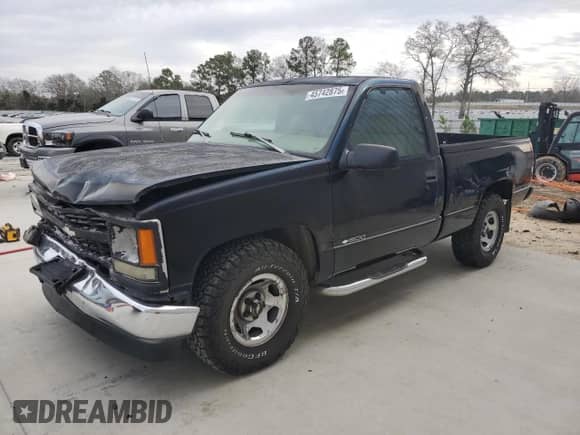 1998 Chevrolet Silverado 1500 with VIN 1GCEC14W1WZ225923, listed as a Copart auction lot 45742875 with 171,077 mi miles and Salvage title. Bid and sale history available at DreamBid. Image 1.
