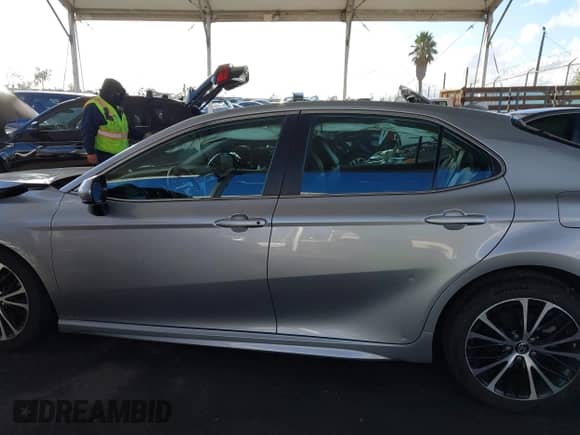 2019 Toyota Camry SE z VIN 4T1B11HKXKU835077, wystawiony jako IAAI lot #43440382 z przebiegiem 48 207 mil mil oraz . Historia ofert i sprzedaży dostępna na DreamBid. Obrazek 14.