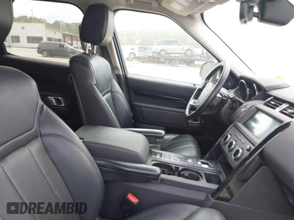 2019 Land Rover Discovery SE with VIN SALRG2RV6KA093982, listed as a IAAI auction lot 43298776 with 97,304 mi miles and . Bid and sale history available at DreamBid. Image 5.
