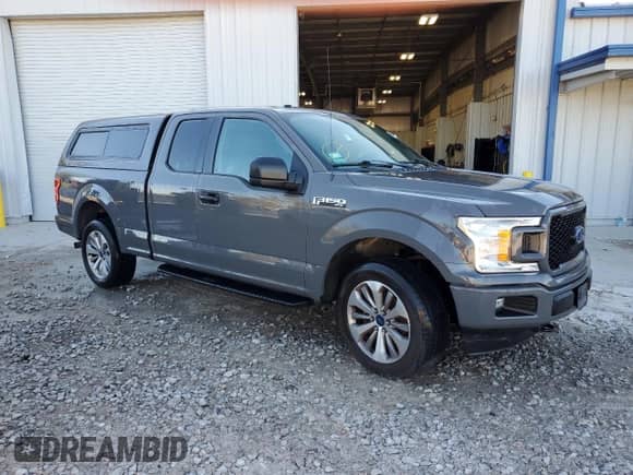 2018 Ford F-150 XL z VIN 1FTEX1EP2JFC52781, wystawiony jako Copart lot #86280965 z przebiegiem 130 464 mil mil oraz Czysty tytuł • Clean title. Historia ofert i sprzedaży dostępna na DreamBid. Obrazek 4.